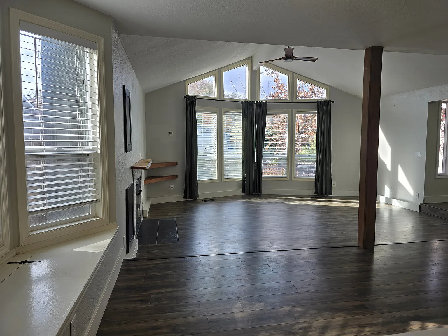 2 bed, 1293 sqft, $2,300 — Photo 4