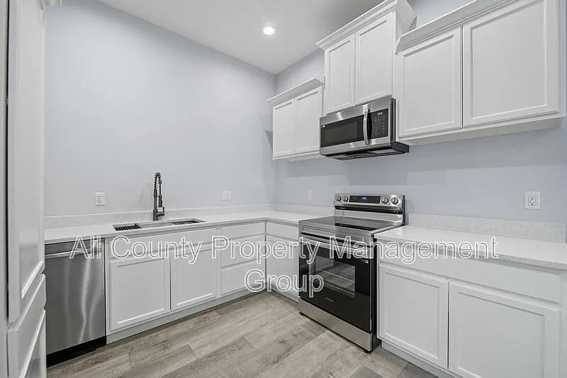 2 bed, 2.0 bath, 1219 sqft, $1,550 — Photo 3