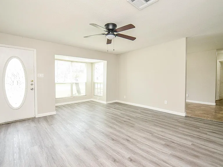 2110 Pickerton Dr — Photo 5
