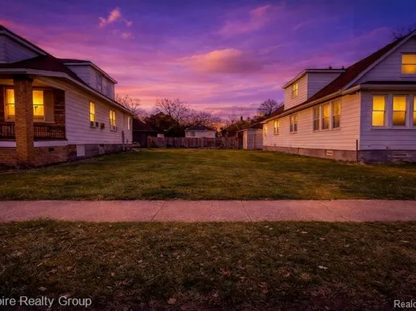 18 W Broadway St, Ecorse, MI 48229