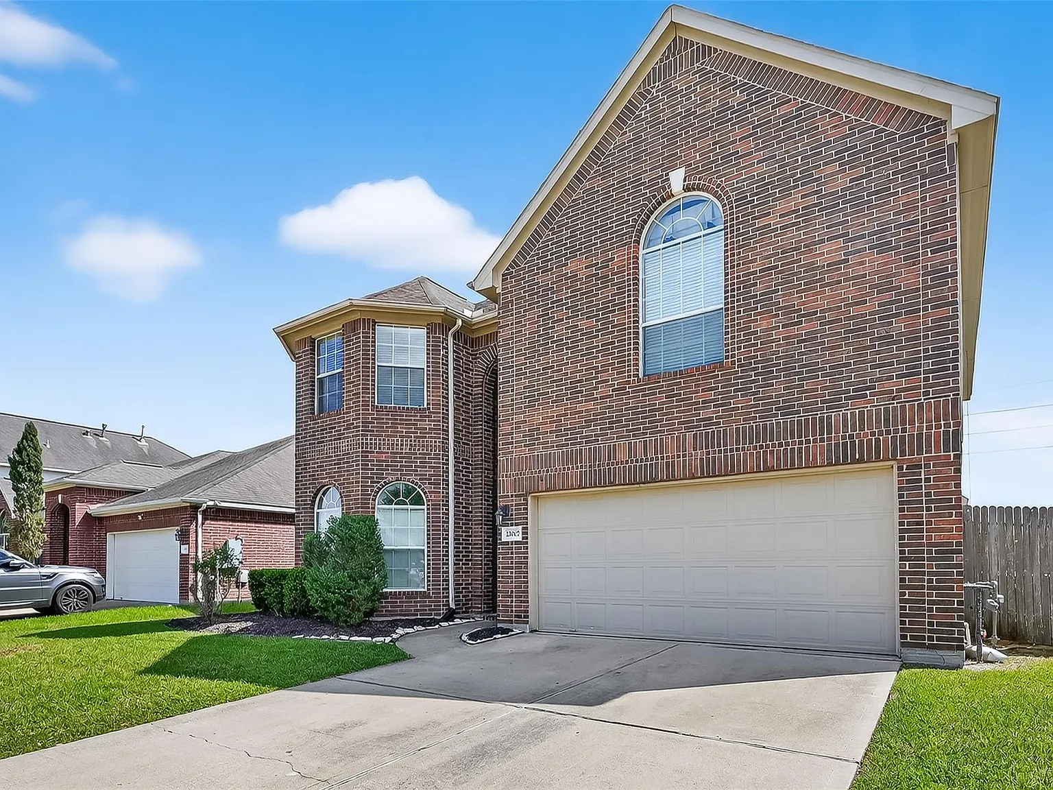 5 bed, 2.5 bath, 2827 sqft, $2,500 — Photo 4