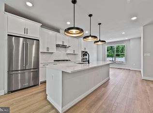 1613 Fellowship Sq, Reston, VA 20190