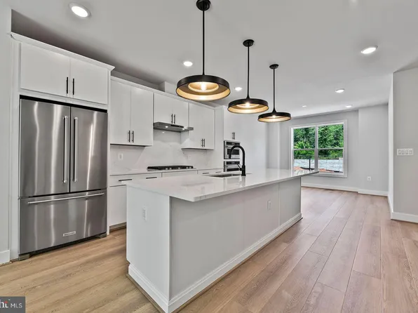 1613 Fellowship Sq, Reston, VA 20190