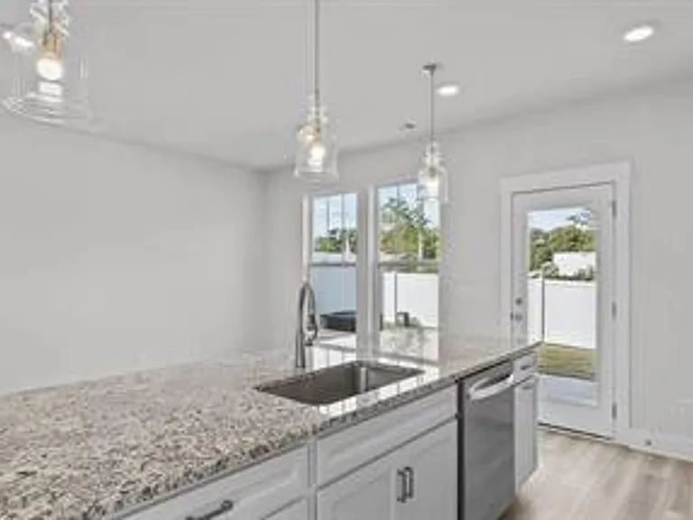 100 Marston Ln — Photo 22