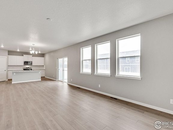 5th image of 840 Leeward St