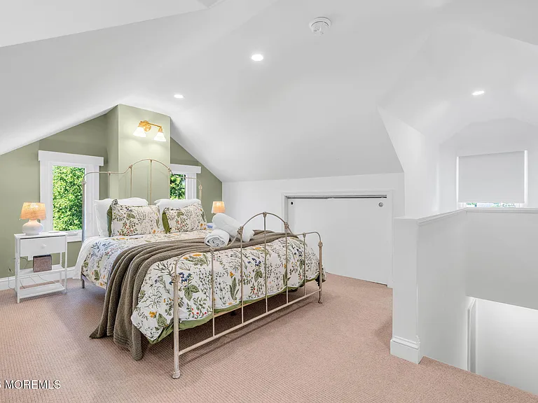 566 Prospect Ave — Photo 33
