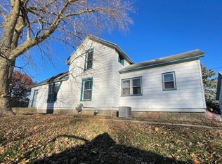 801 Main St, Crescent City, IL 60928