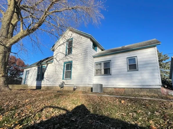 801 Main St, Crescent City, IL 60928