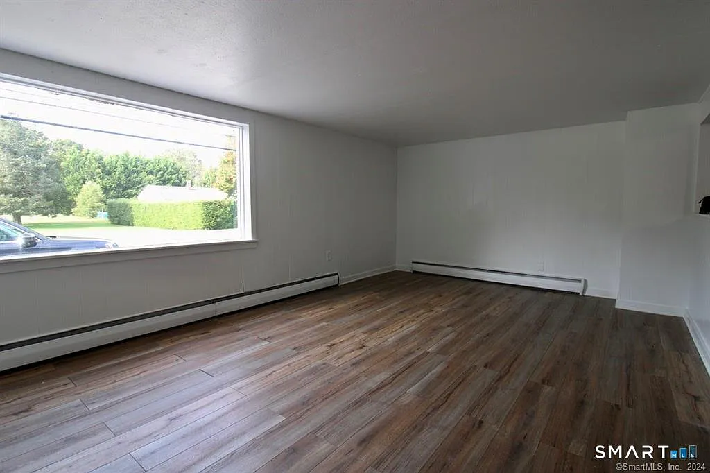 2 bed, 1.0 bath, 1000 sqft, $2,060 — Photo 3