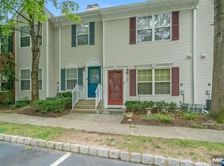 2170 Kent Ct, Mahwah, NJ 07430