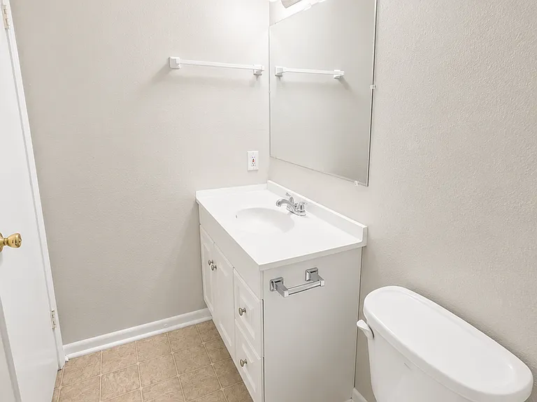 403 NE Westwind Dr #B — Photo 15