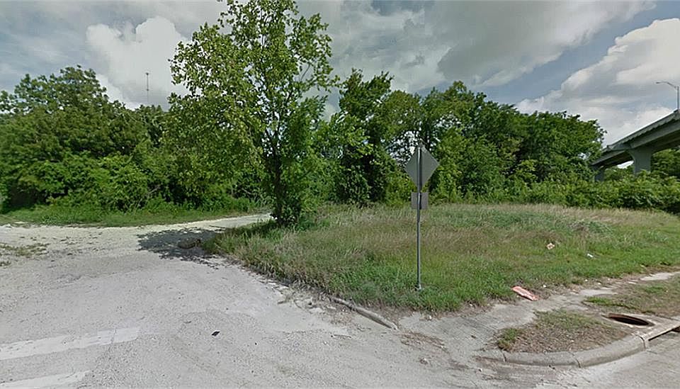 1st image of 2809 Le Badie St
