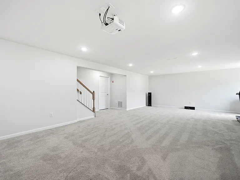 1129 Isabella Ct — Photo 36