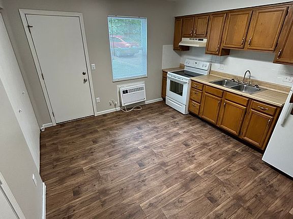 3rd image of 1210 Bunker Hill Ct #B