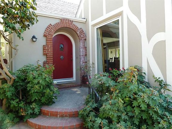 4th image of 3542 Calafia Ave