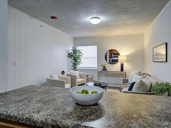 2nd image of 808 Carolina Dr #11334499