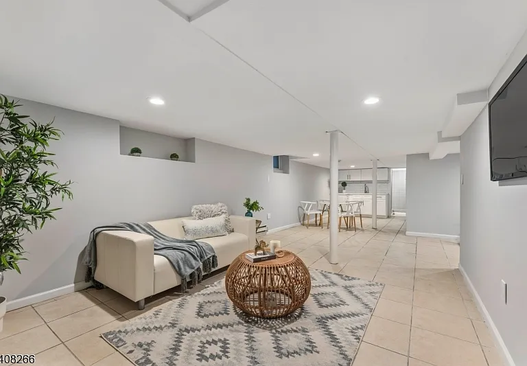 526 Jackson Ave #2 — Photo 4