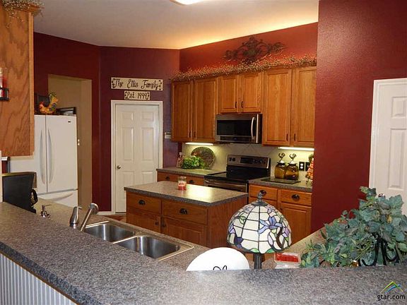 4th image of 212 Rosebrook Cir