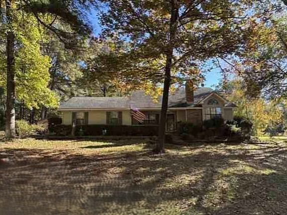 3rd image of 625 Edgewood Cir