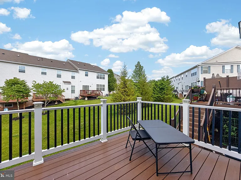 271 Fairfield Cir W — Photo 29