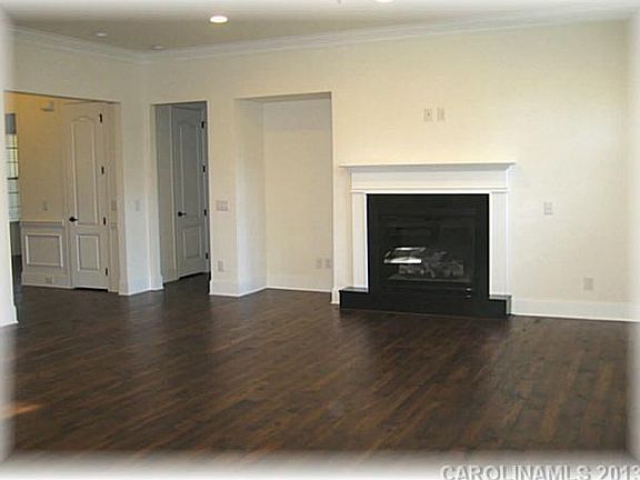 3rd image of 126 Grasshopper Cir #587