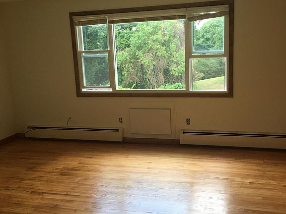3rd image of 104 Legion Dr #6