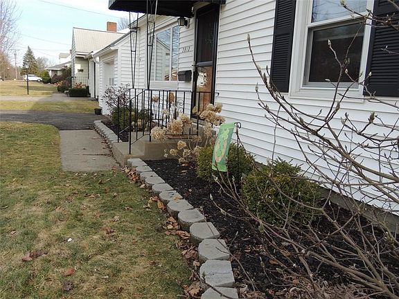 2nd image of 2812 Yale St