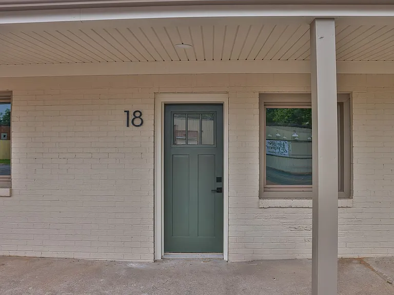 551 Elm St #18 — Photo 2