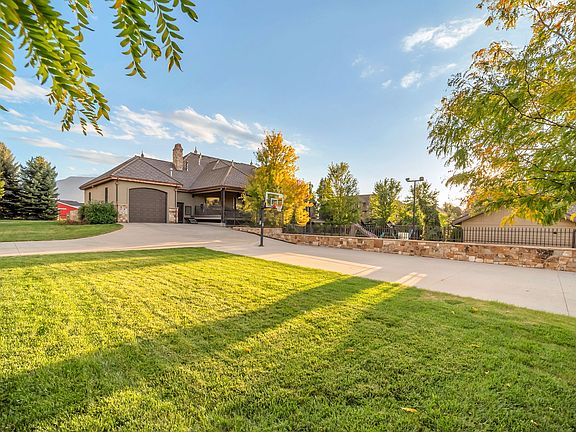 5th image of 753 E Sierra View Dr
