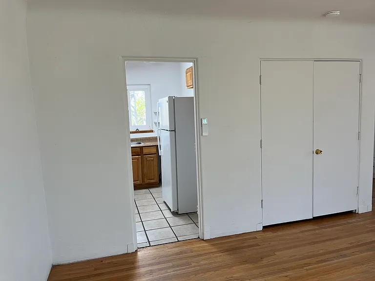 Super Cool Mid-Century Modern East Nob Hill Penthouse Suite with Views — Photo 30
