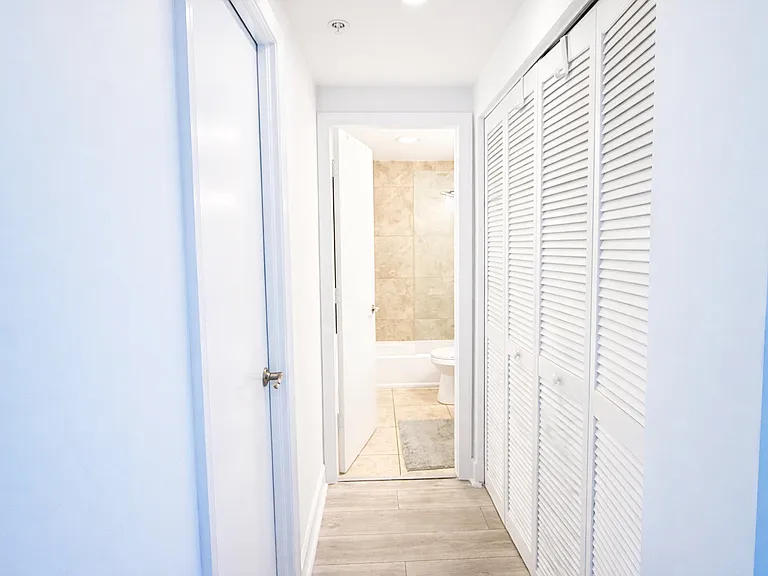 7501 E Treasure Dr #7L — Photo 10