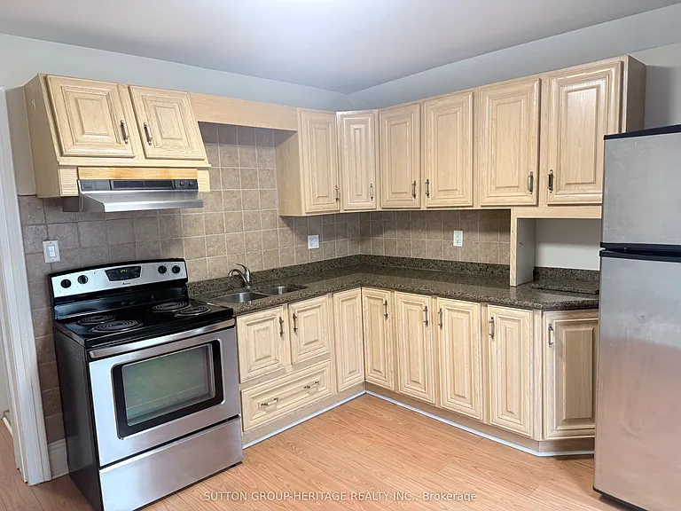 96 Brock St W #2 — Photo 4