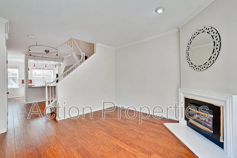 3 bed, 2.5 bath, 1339 sqft, $6,495 — Photo 4