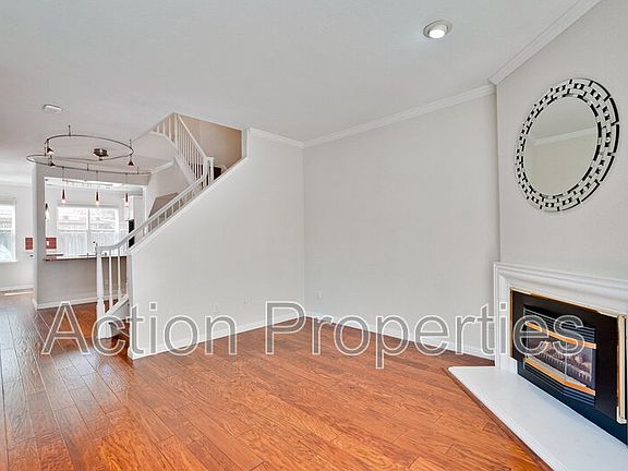 5th image of 112 Beacon St