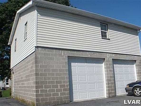 2nd image of 27 N 6th St