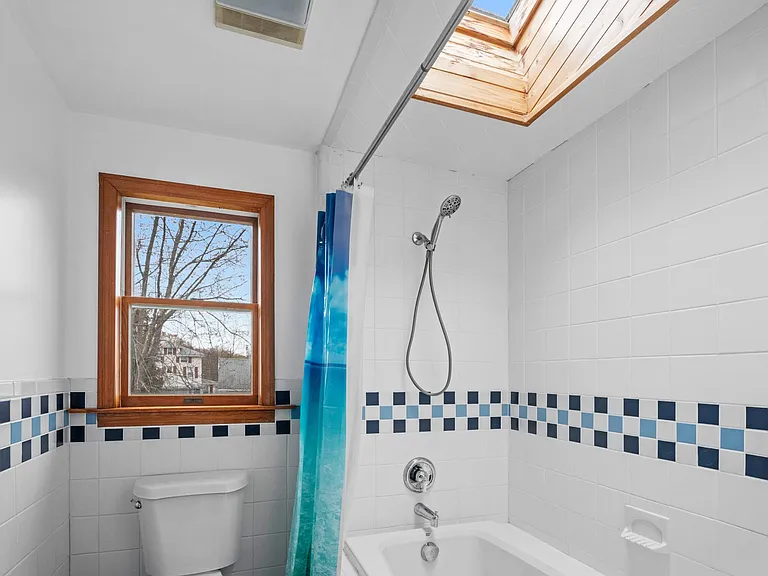 62 Brookside Ave E — Photo 32