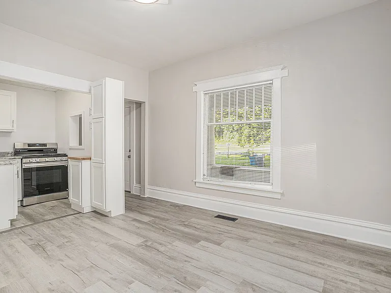 429 Davis St #1 — Photo 7