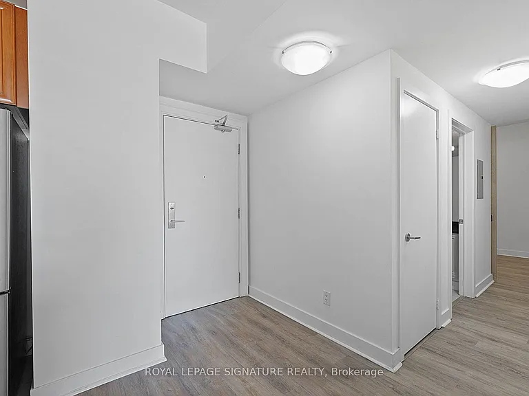 438 King St W #1417 — Photo 16