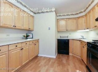 157 Gregory St APT 8, Aurora, IL 60504