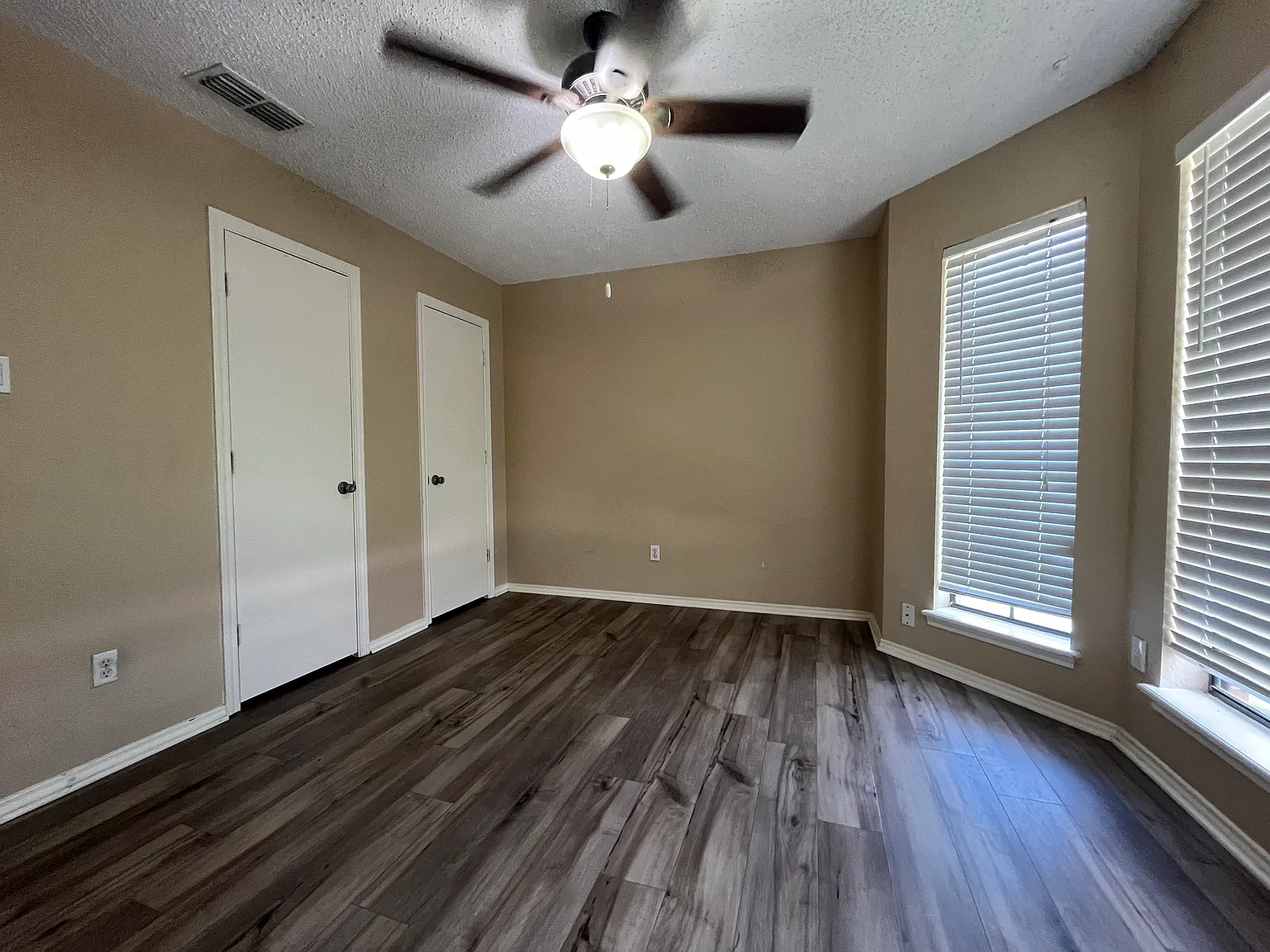 3 bed, 1284 sqft, $1,900 — Photo 4