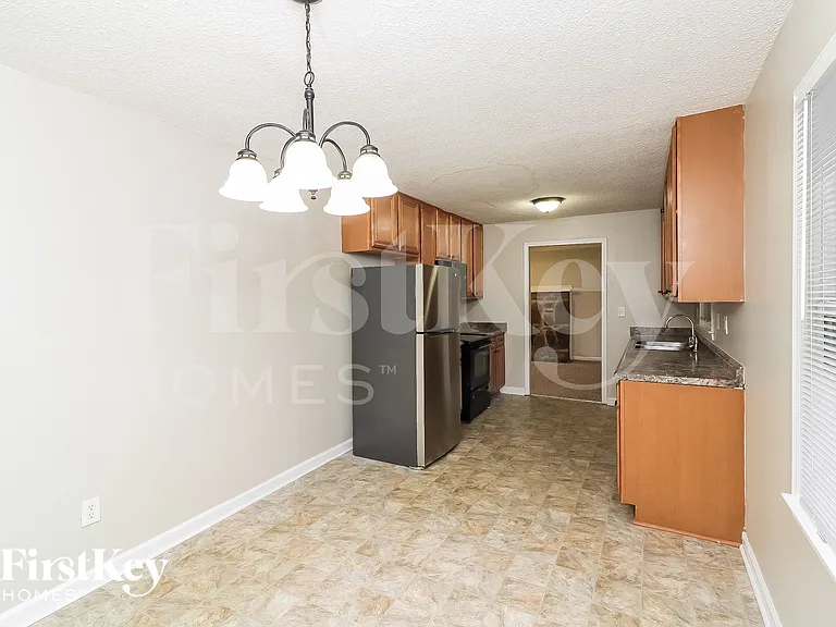 4007 Wells Cir — Photo 6