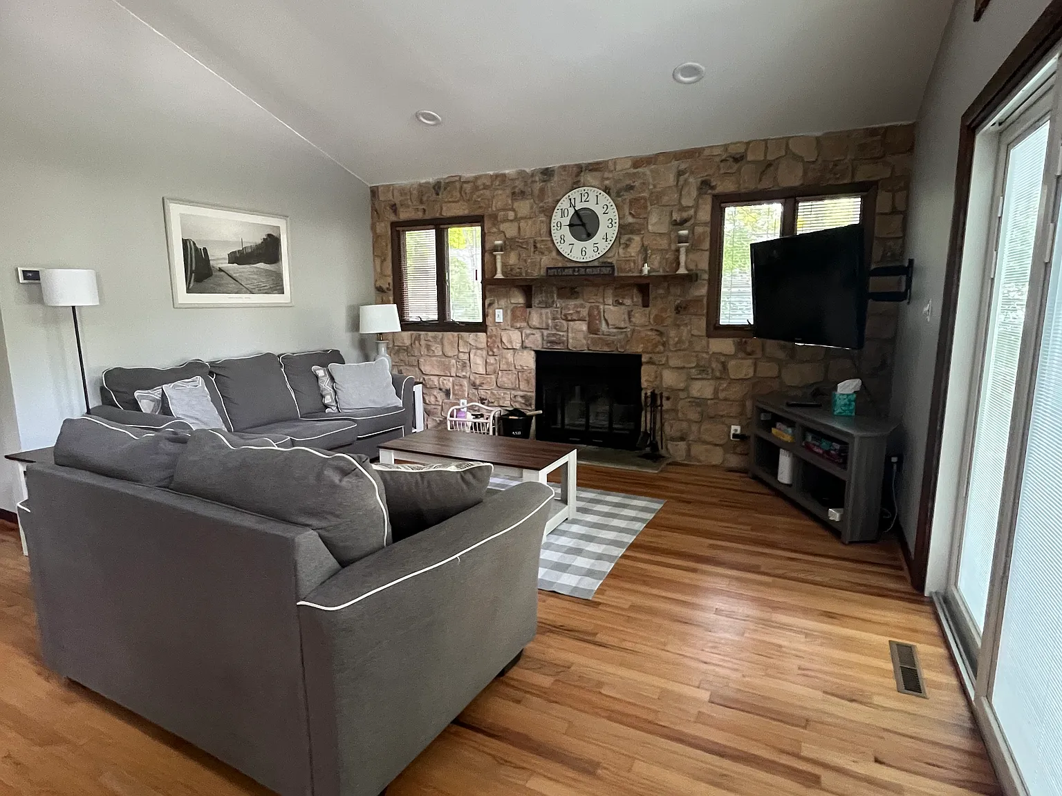 2 bed, 950 sqft, $2,000 — Photo 3