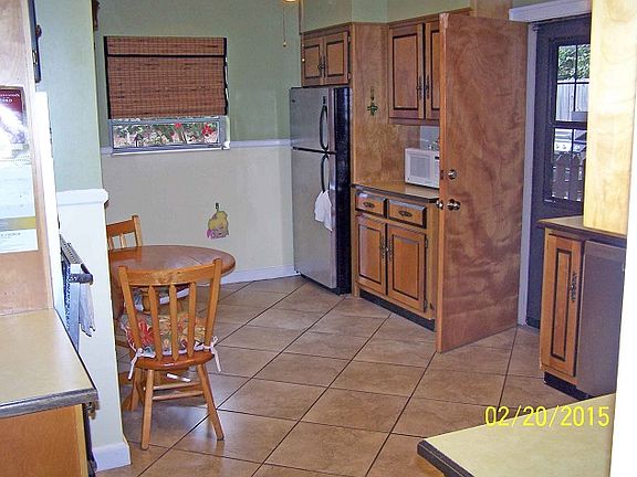 Eat-in kitchen area