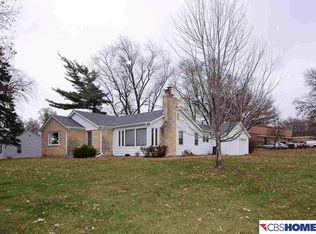 6102 Country Club Rd, Omaha, NE 68152