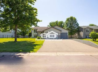 10815 Matthew Dr, Chisago City, MN 55013