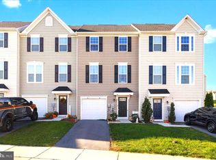 26 Quebec Ct, Falling Waters, WV 25419