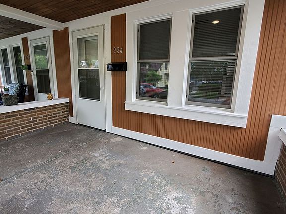 3rd image of 924 Hervey St