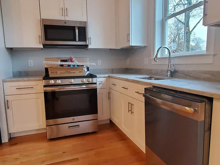 18 Murdock St #8 — Photo 2