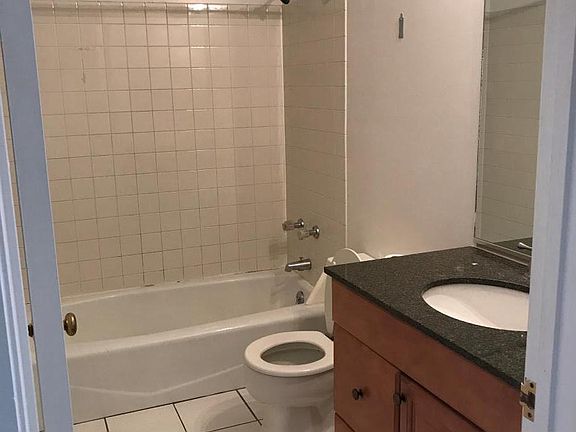 4th image of 843-845 W Armitage Ave #3W