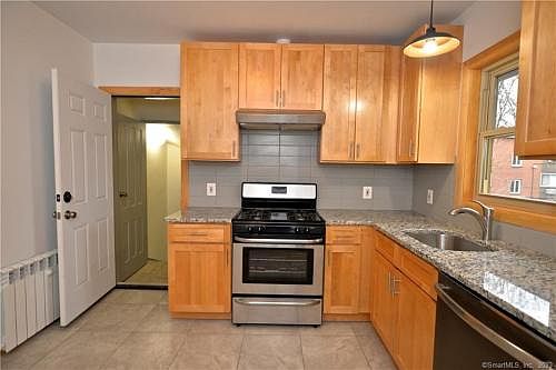 4th image of 149 Black Rock Ave Unit 1